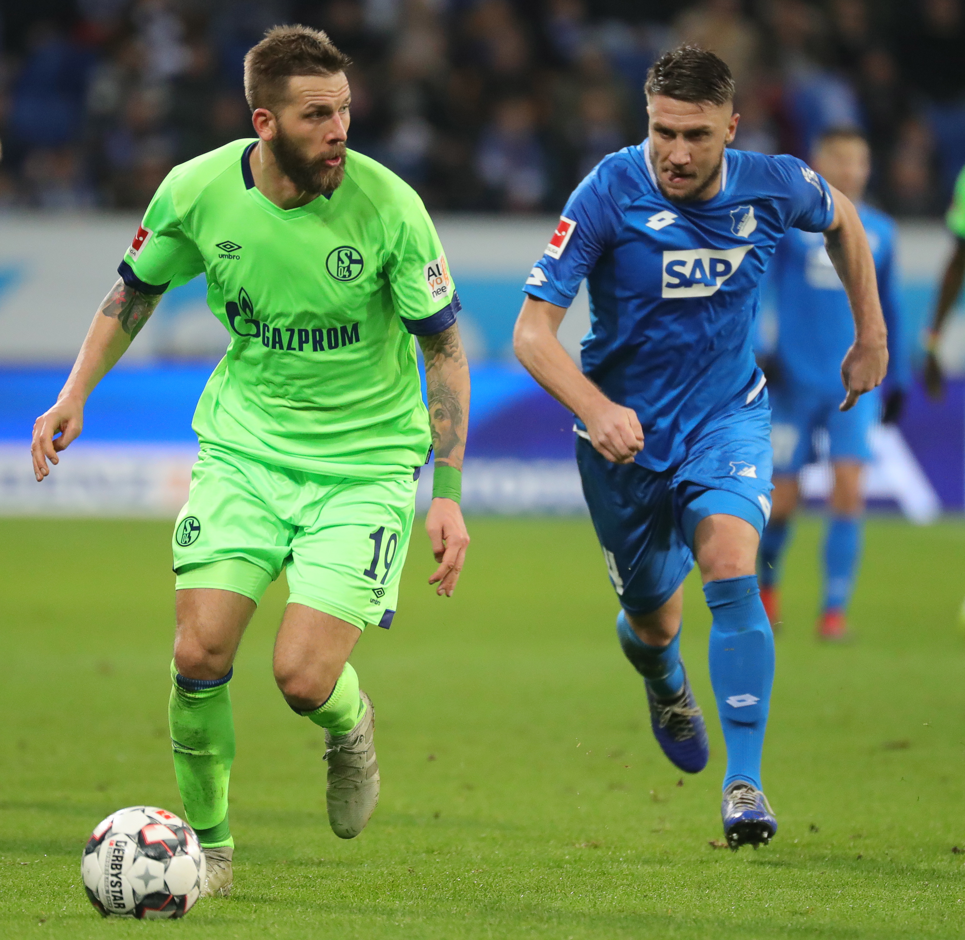 沙尔克04客场力克对手,摆脱连败 沙尔克04客场力克对手,摆脱连败