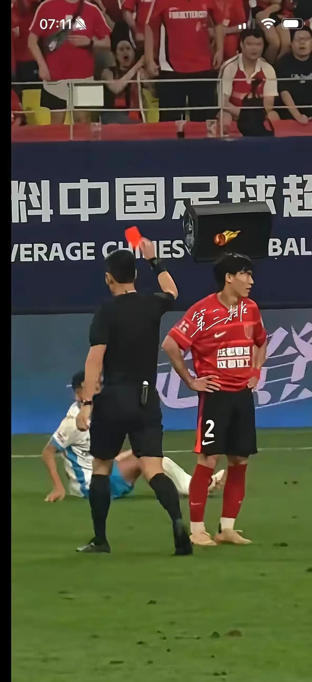 一场争议不断的比赛,裁判成为焦点! 一场争议不断的比赛,裁判成为焦点!