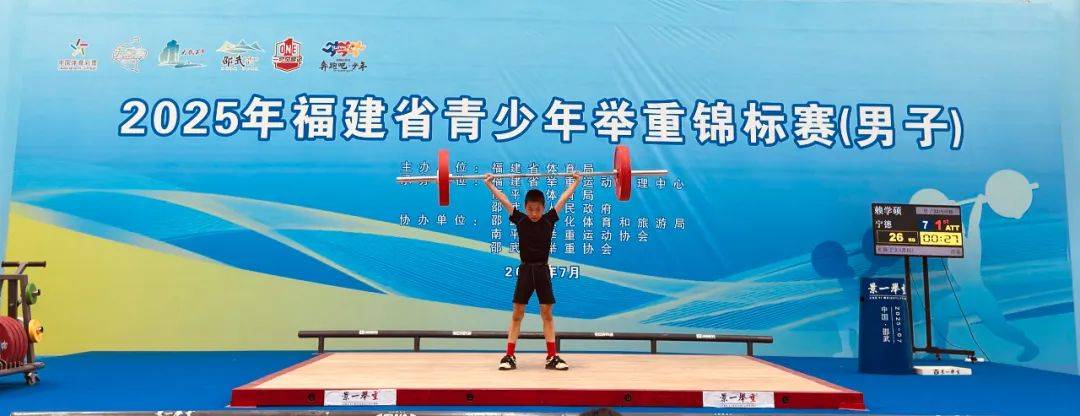 无情事实!男子举重比赛遭遇挑战 无情事实!男子举重比赛遭遇挑战