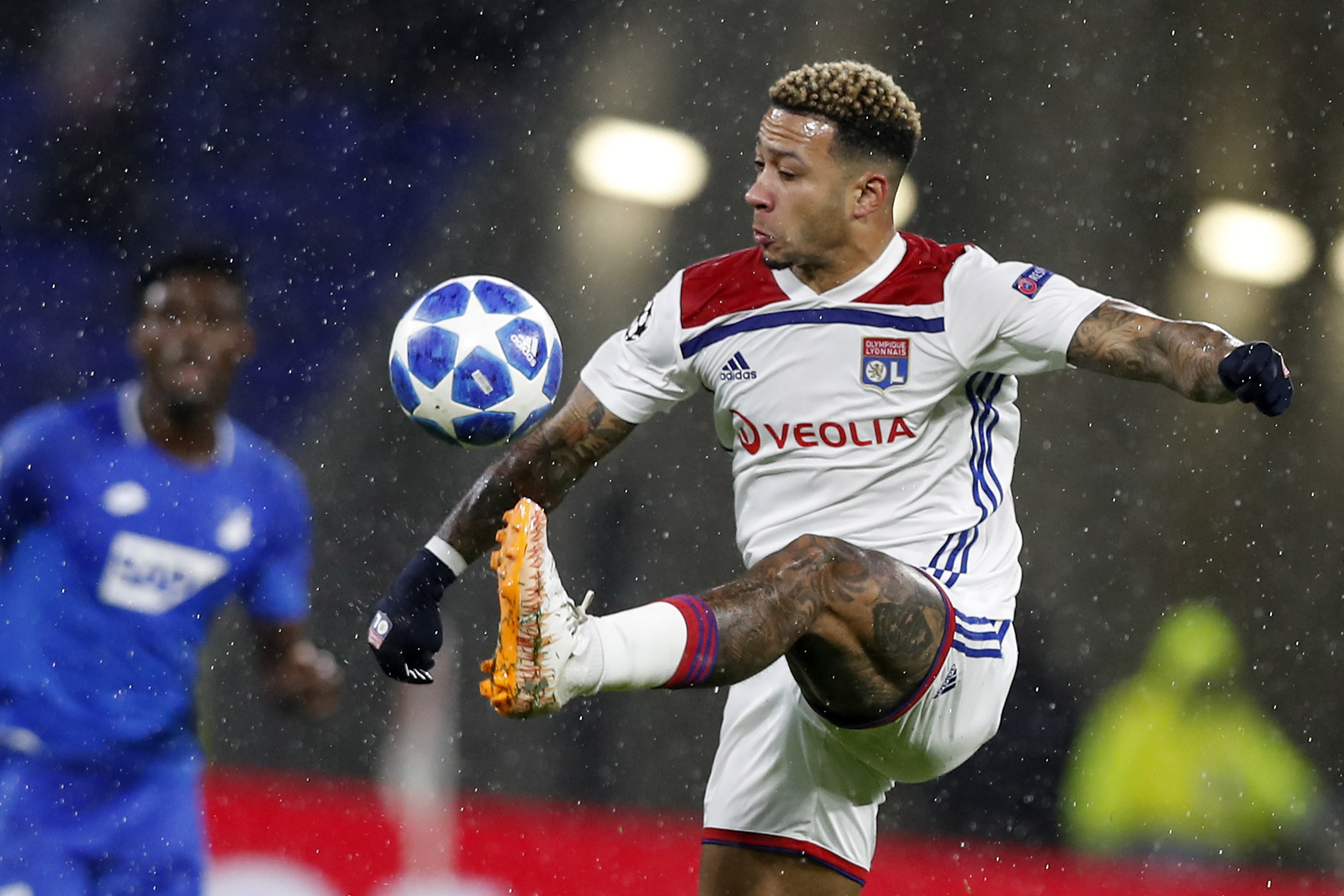 里昂主场战平，保持不败纪录